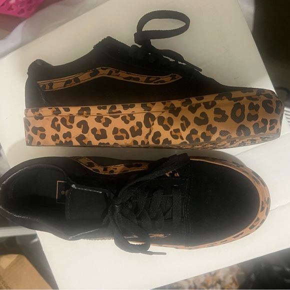 Vans Women's Old Skool Platform Sneakers - Black and Leopard Print - Picture 5 of 7